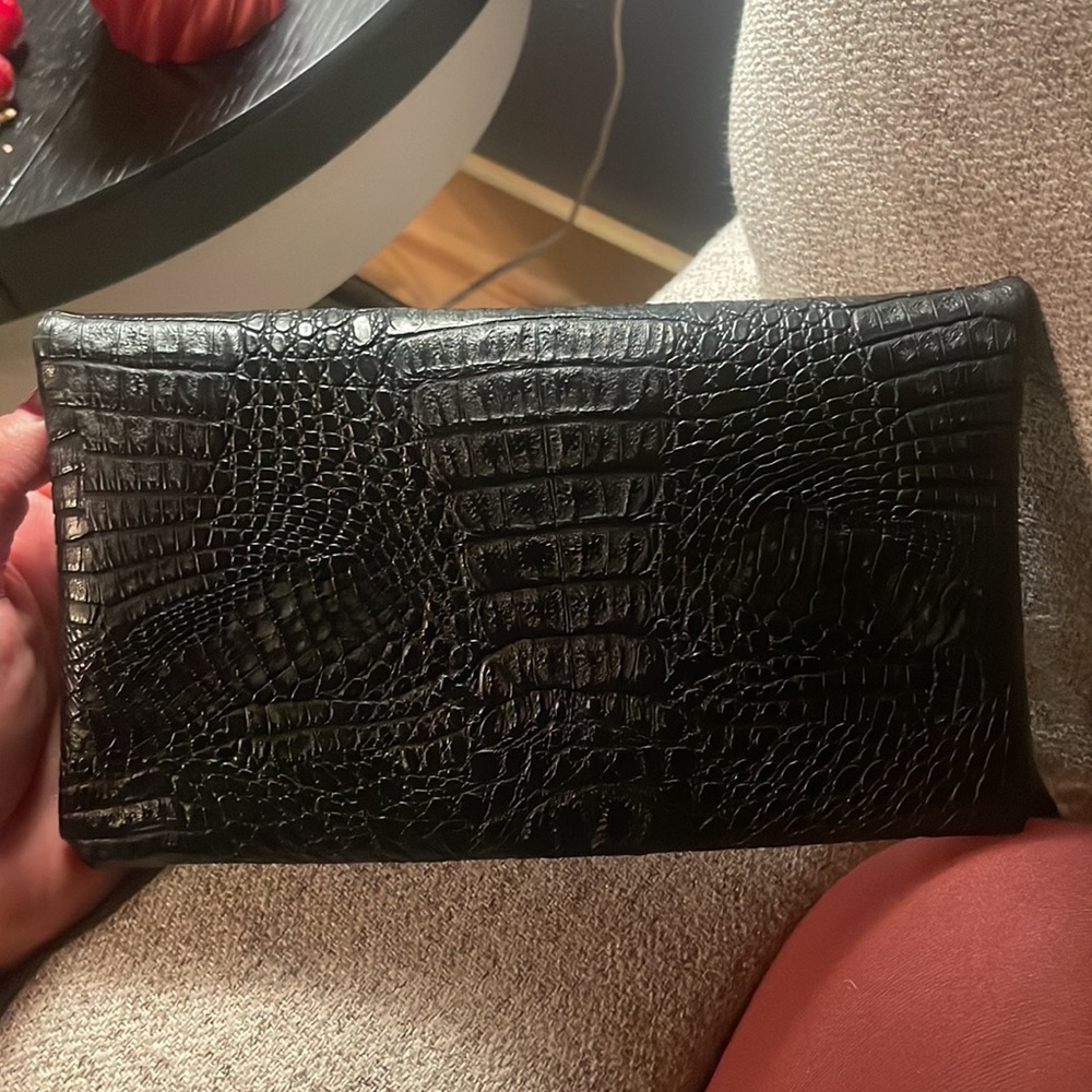 Jimmy choo croc embossed clutch with gold tone hardware - Picture 3 of 4